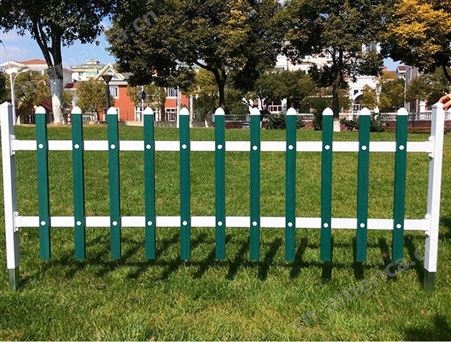 PVC草坪护栏绿化带草坪栅栏郑州景观护栏