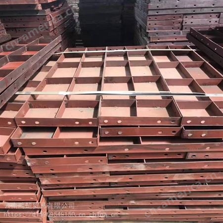 Q235材质组合钢模板_6015圆柱钢模板_鸿楚迪庆市防护栏钢模板厂家
